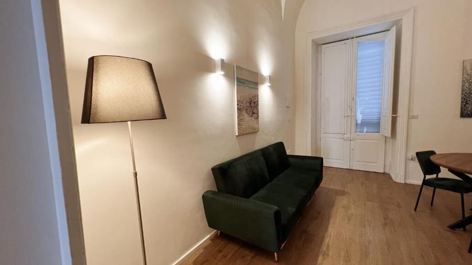 Double Room, Balcony, Courtyard View (2B) | Living area