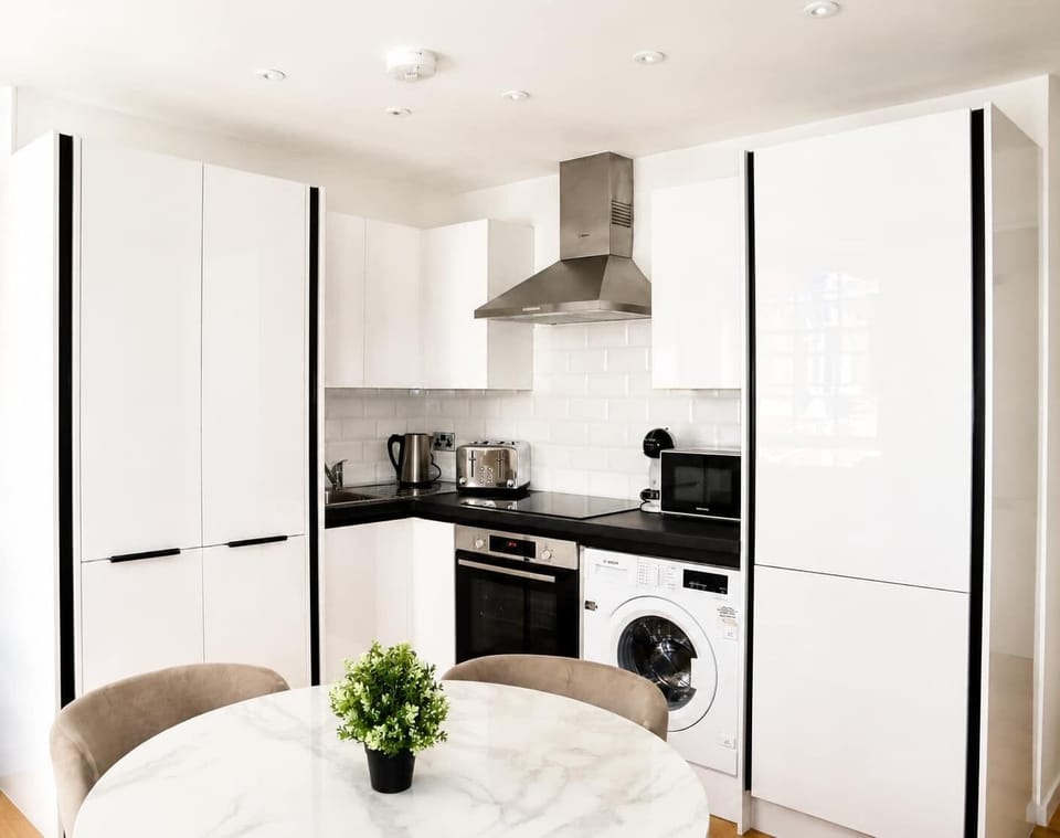 The kitchen and dining area