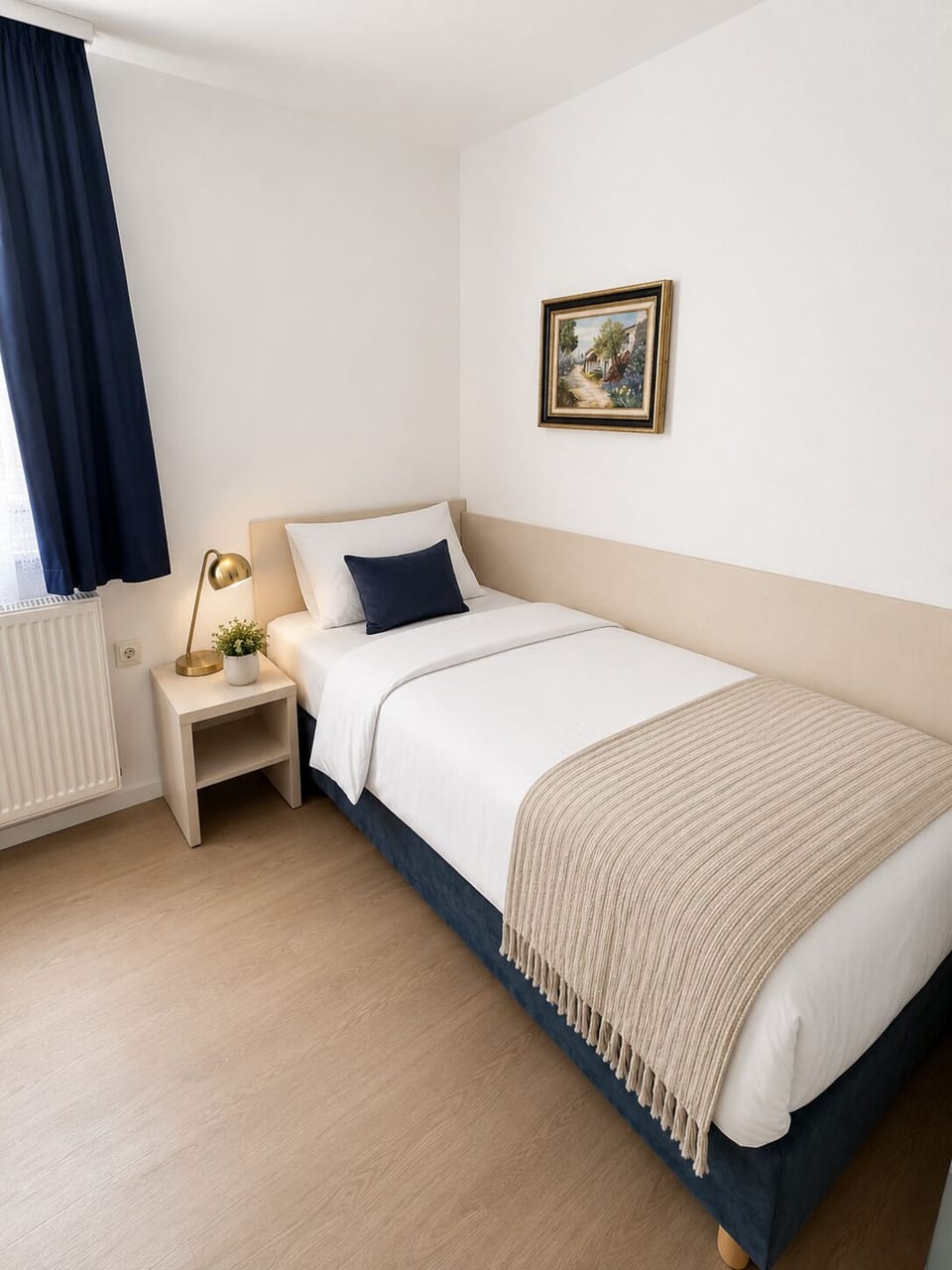 Classic Single Room | In-room safe, desk, WiFi (free)