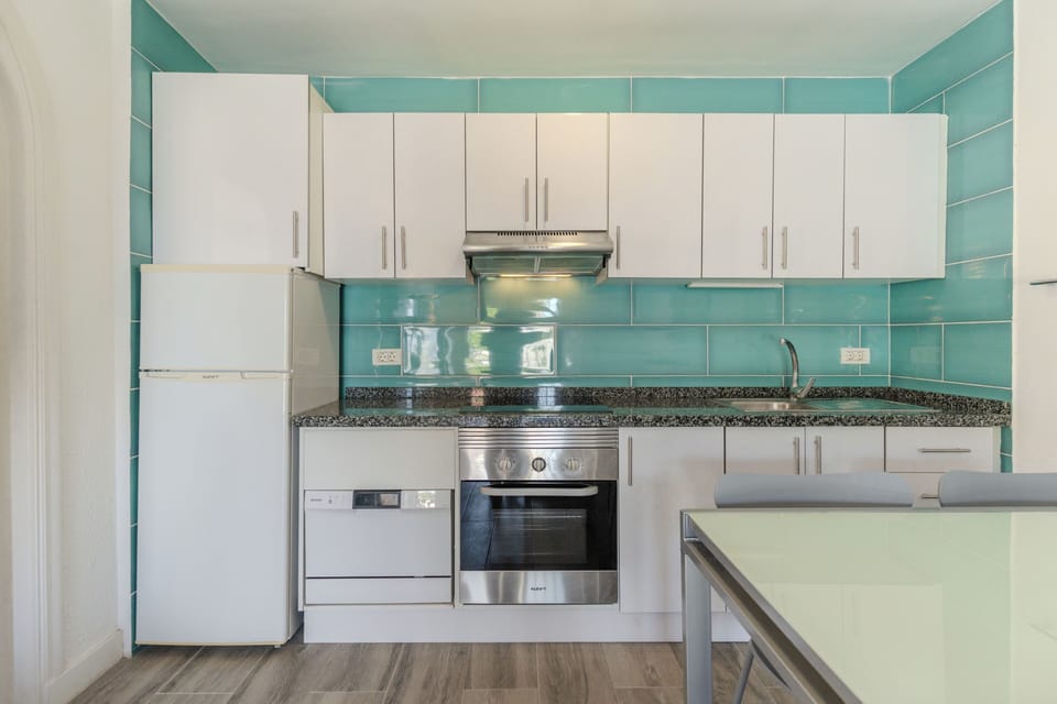 Apartment, 1 Bedroom, Balcony, Garden View | Interior