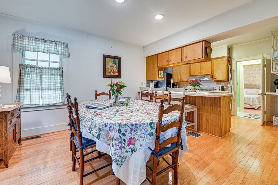 Dining Area | 1st Floor