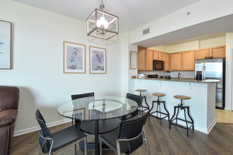 The Palms of Destin 2612 - Dining Area and Breakfast Bar