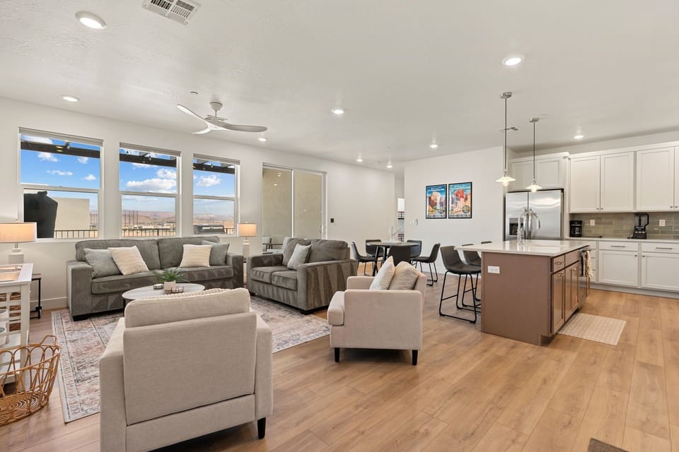 Condo, 3 Bedrooms | Living area | Smart TV, streaming services