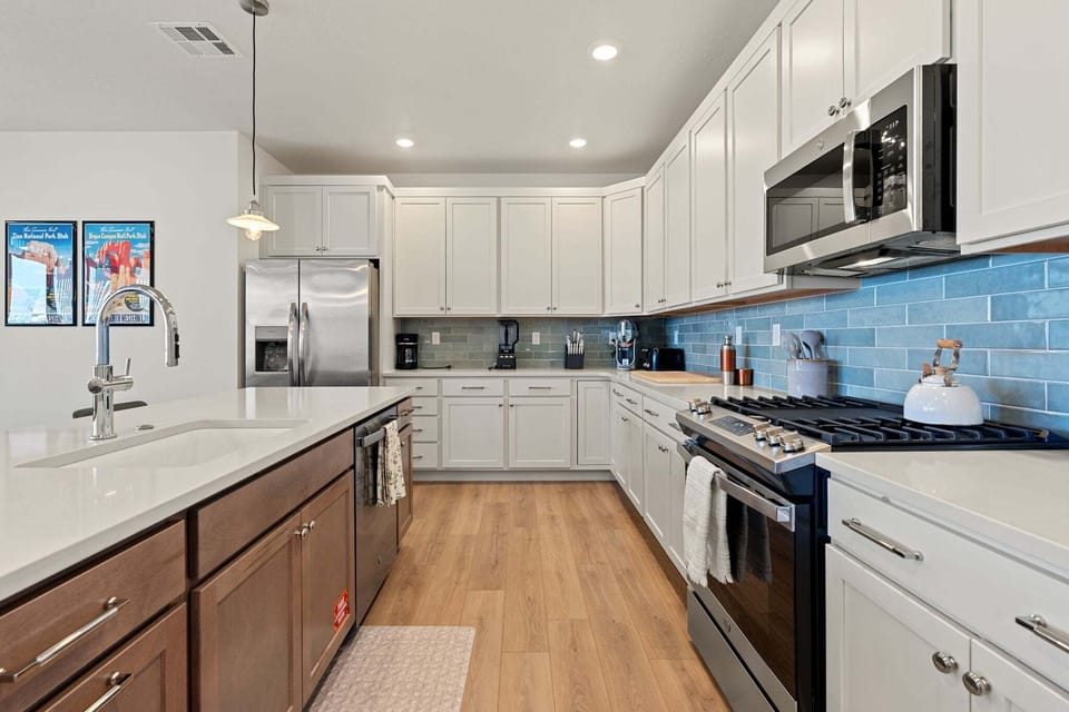 Condo, 3 Bedrooms | Private kitchen | Coffee/tea maker, fridge, oven, toaster