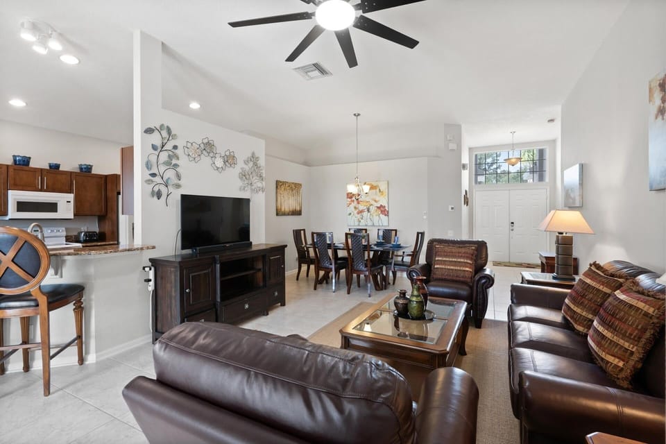 House, 4 Bedrooms | Living area