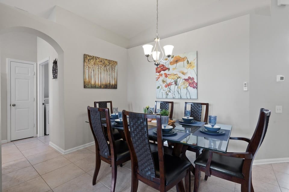 House, 4 Bedrooms | Dining