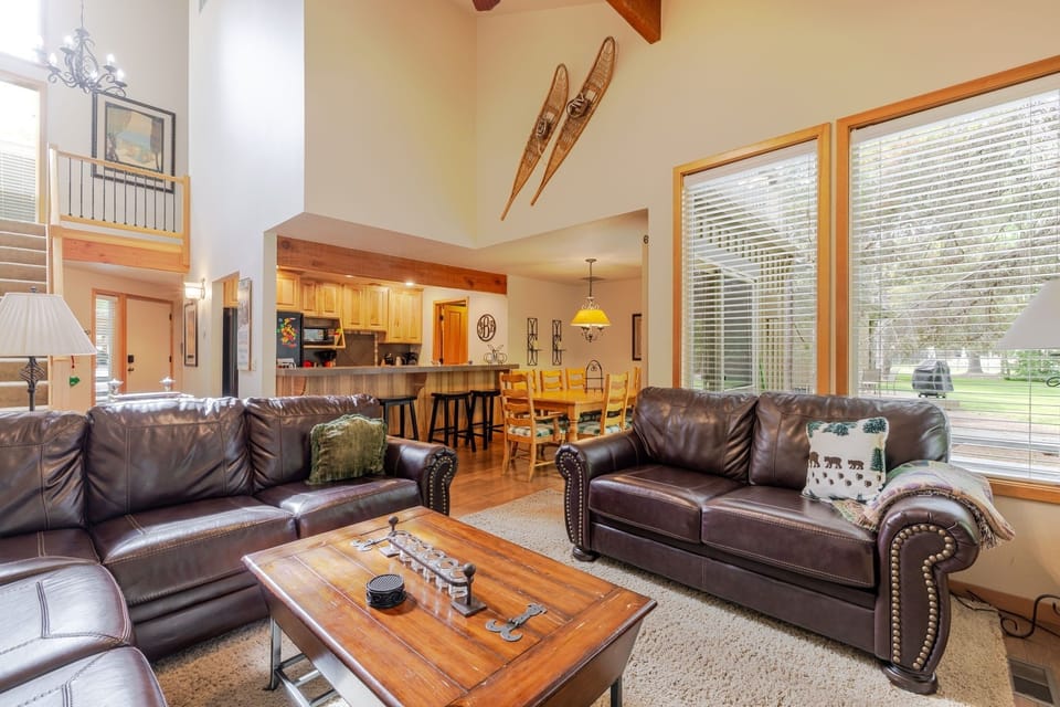 Condo, 3 Bedrooms | Living area
