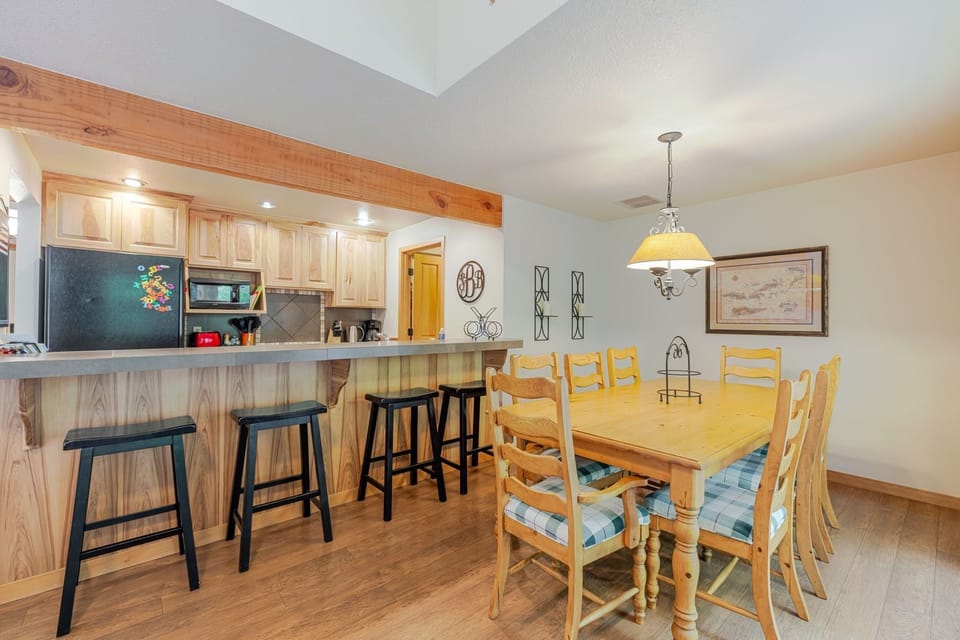 Condo, 3 Bedrooms | Dining