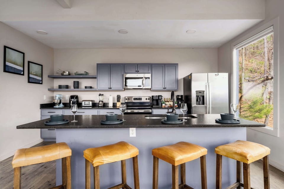 Modern Overlook - Fully Equipped Kitchen for Home-Cooked Meals