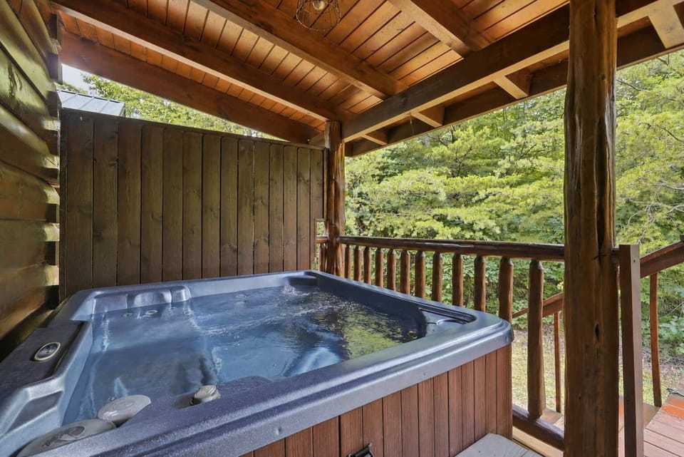 Features privacy louvers so you can enjoy a peaceful, bubbly soak in the evenings.