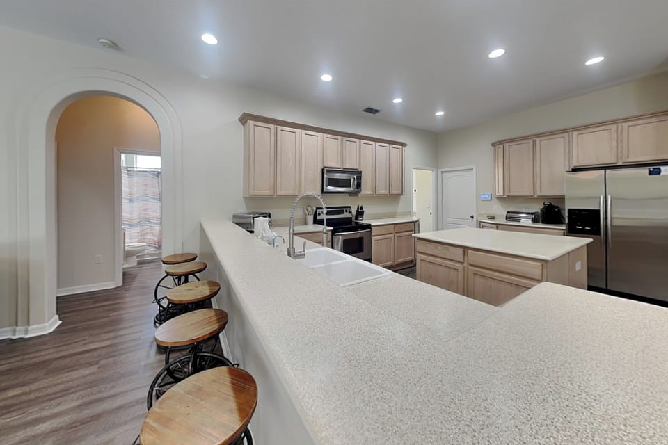 Breakfast Bar - Seating for 5