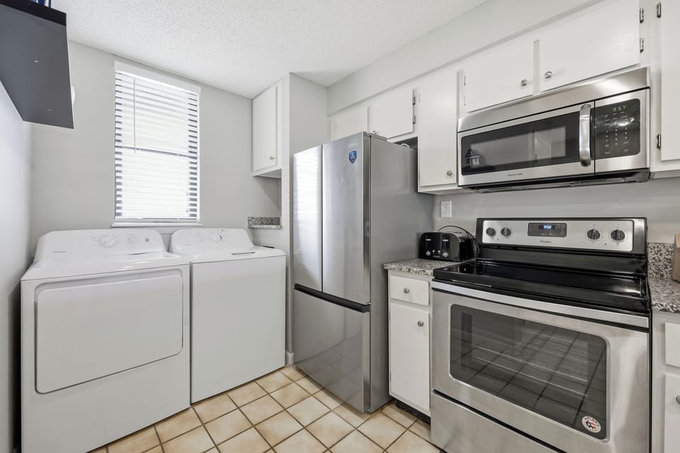 Your kitchen includes full-size modern appliances—fridge, stove, microwave—and in-unit washer and dryer, so you can pack light and cook comfortably during your stay.