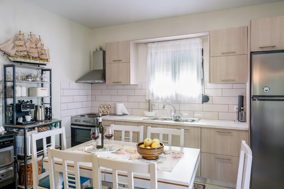 Family House, 2 Bedrooms, Microwave (Antonia's Olive Yard House) | Private kitchen
