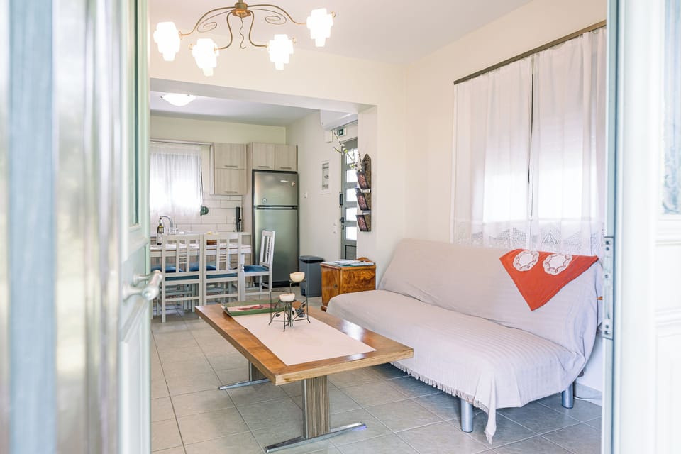 Family House, 2 Bedrooms, Microwave (Antonia's Olive Yard House) | Living area