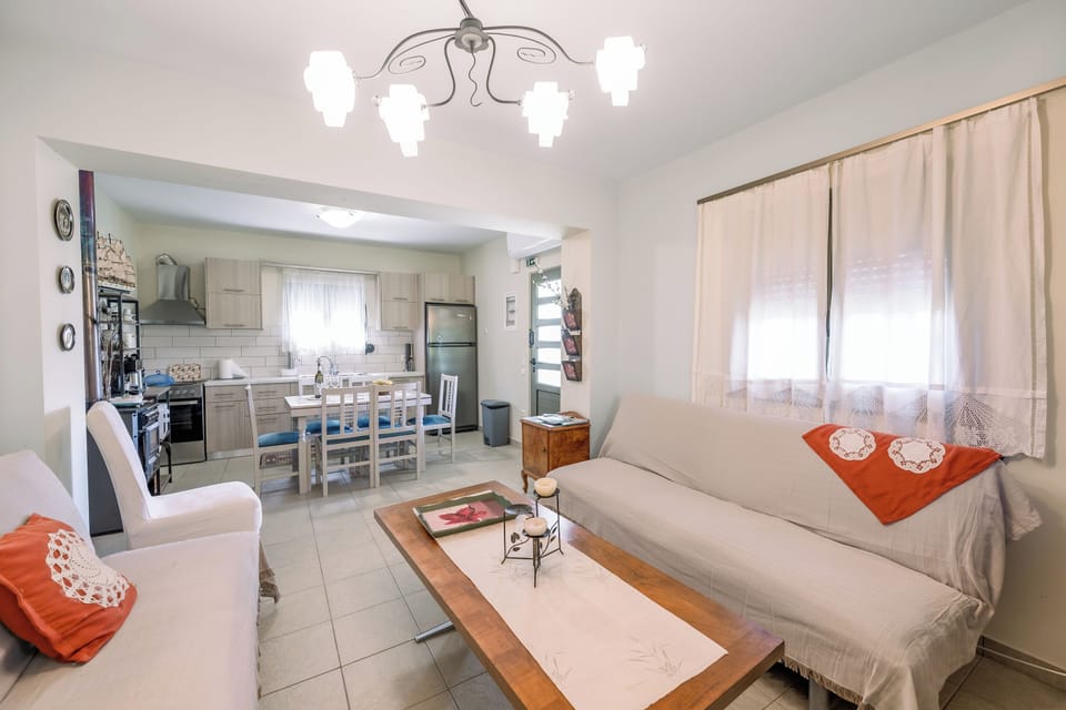 Family House, 2 Bedrooms, Microwave (Antonia's Olive Yard House) | Living area