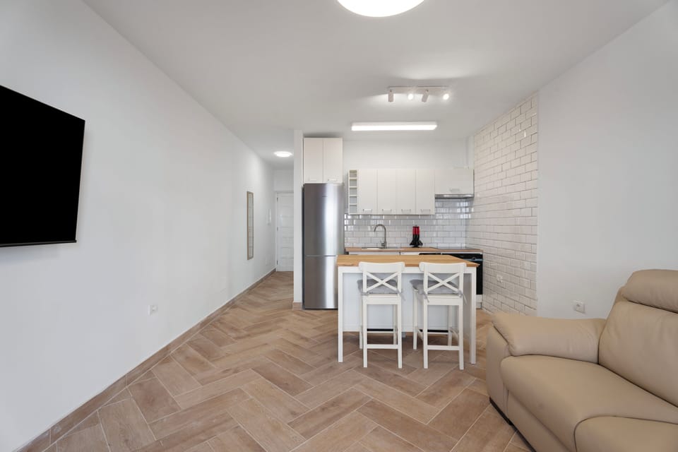 Apartment, 1 Bedroom, Balcony, City View | Living room