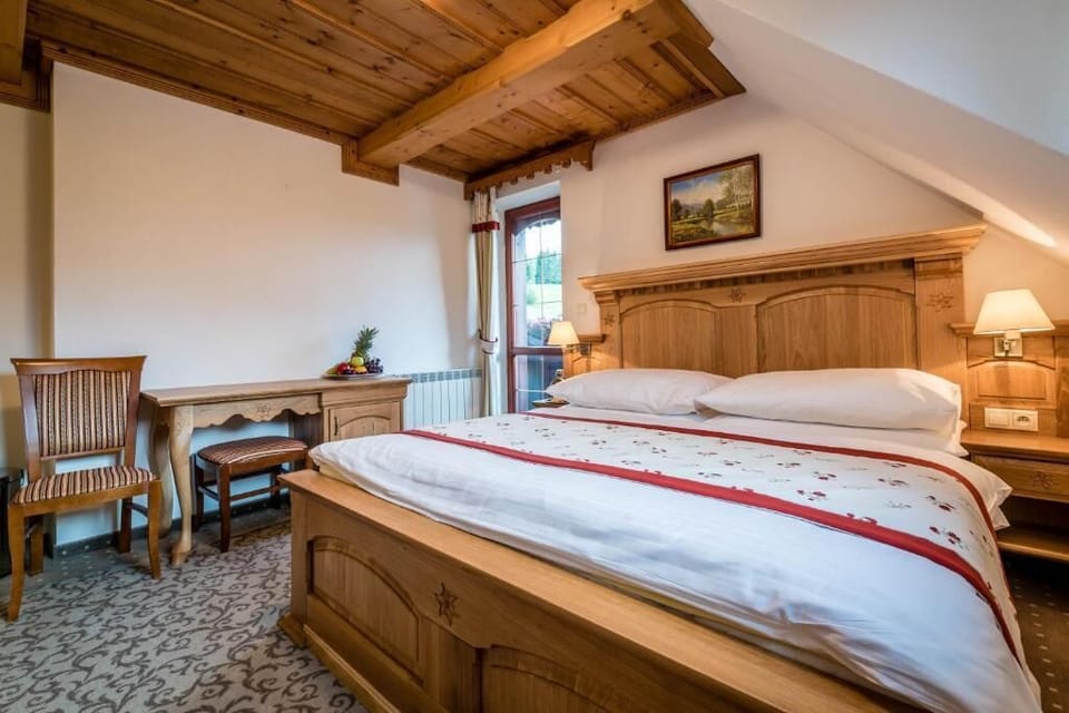 Standard Double Room, Balcony, Courtyard View | In-room safe, desk, laptop workspace, blackout drapes