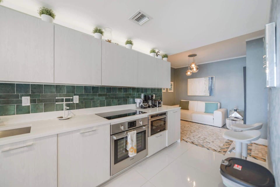 Family Apartment, City View | Private kitchen