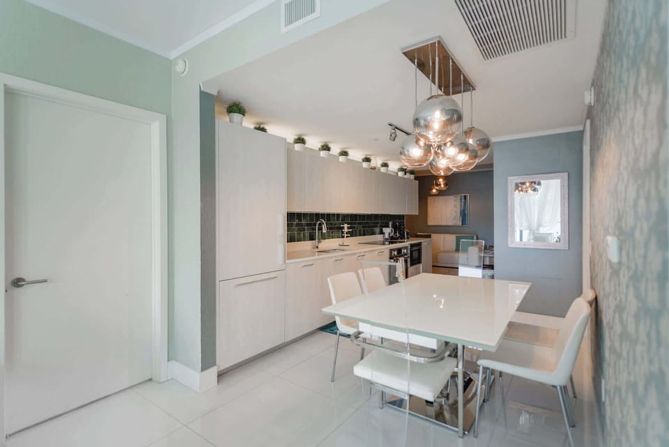 Family Apartment, City View | Dining room