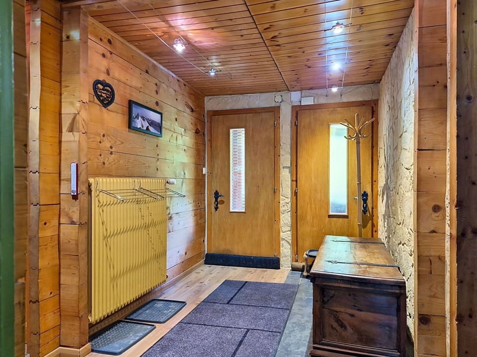 Wood, Flooring, Floor, Ceiling, Interior Design, Wood Stain, Hardwood, Wood Flooring, Door, Room
