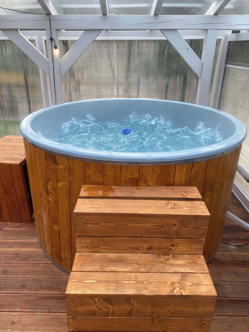 Indoor spa tub