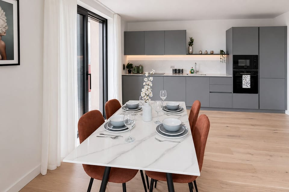 Dining & Kitchen area - Greenwich flat with Balcony near The O2 & Canary Wharf