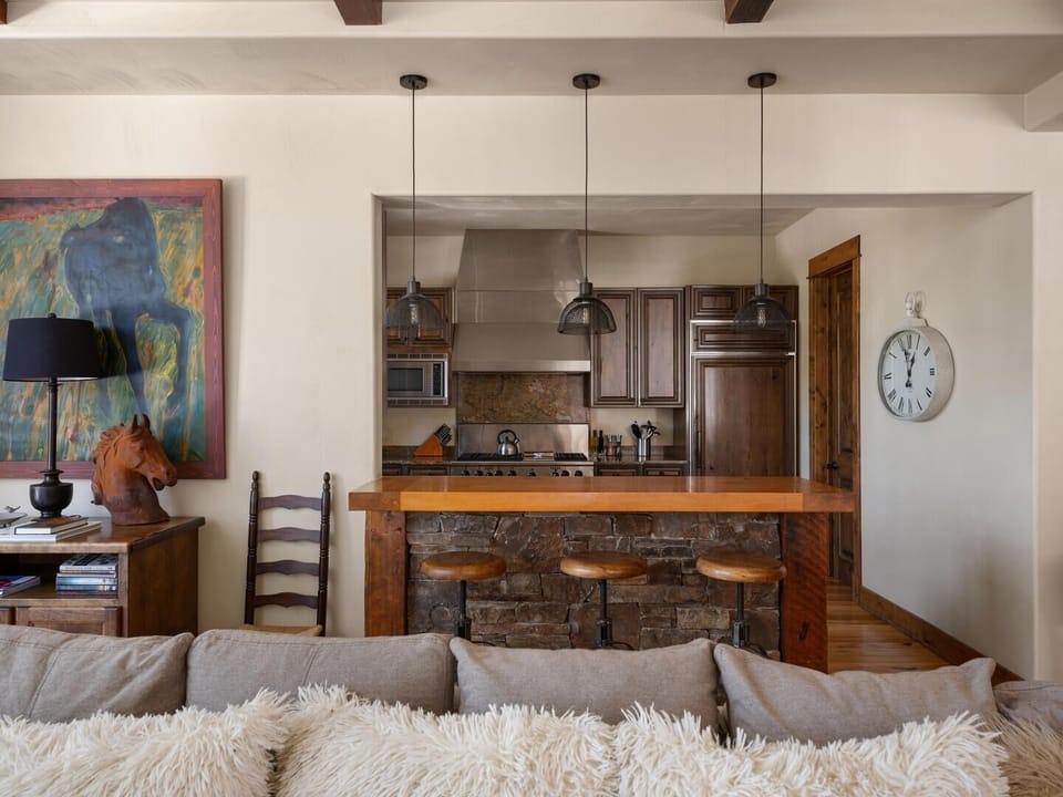 Indoors, Home Decor, Furniture, Living Room, Lamp