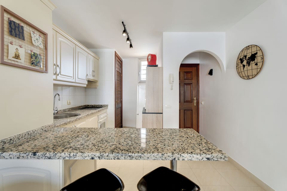 Apartment, 2 Bedrooms, Balcony, Ocean View | Interior