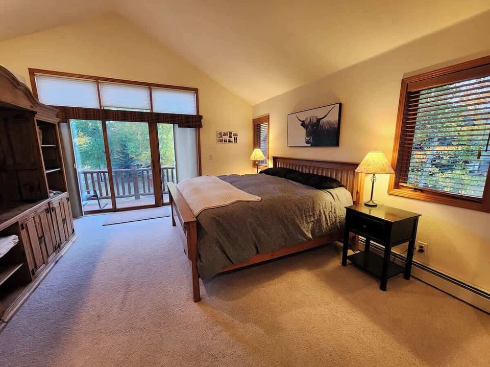 House, Multiple Beds, Mountain View (A-CH-S-105RVC) | 4 bedrooms, iron/ironing board, individually decorated