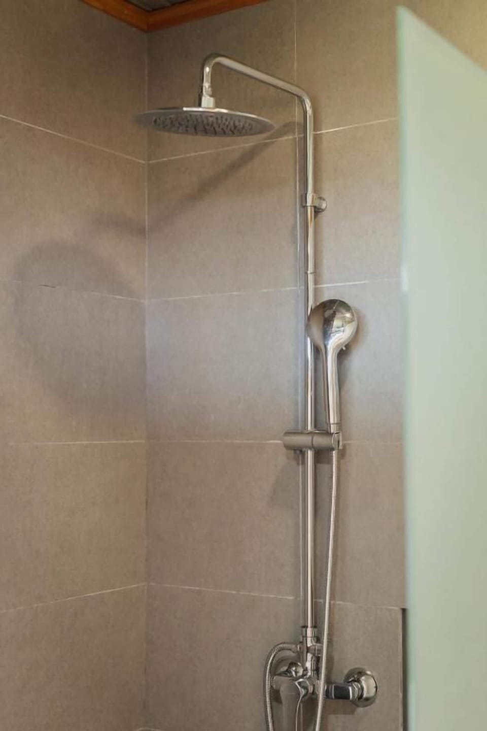 Shower, free toiletries, towels, soap