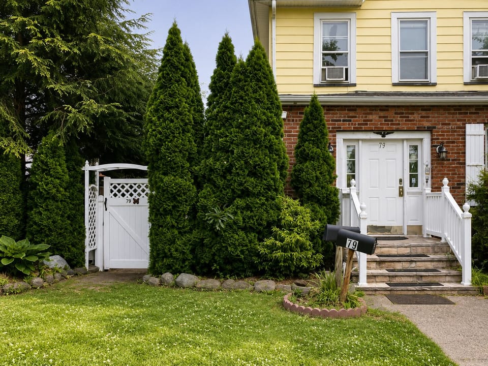 Outside Yard and Private Entrance