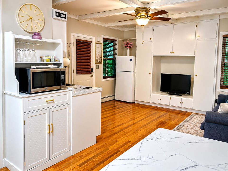 Eat-In Kitchen Near Living Room