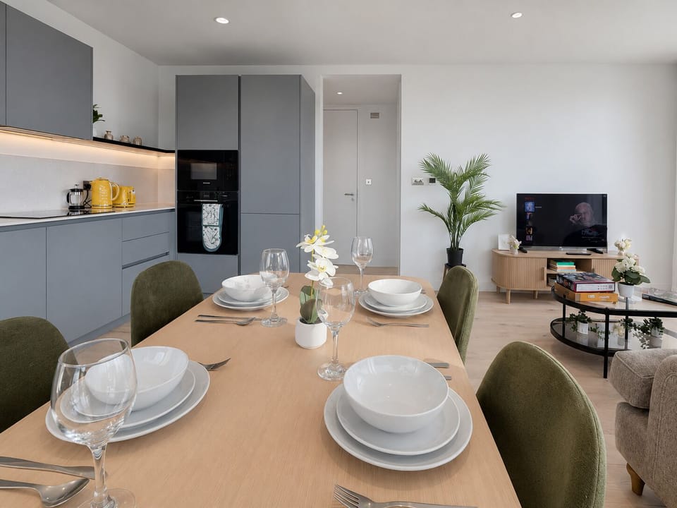 Living, Dining, Kitchen area - Greenwich flat with Balcony near The O2