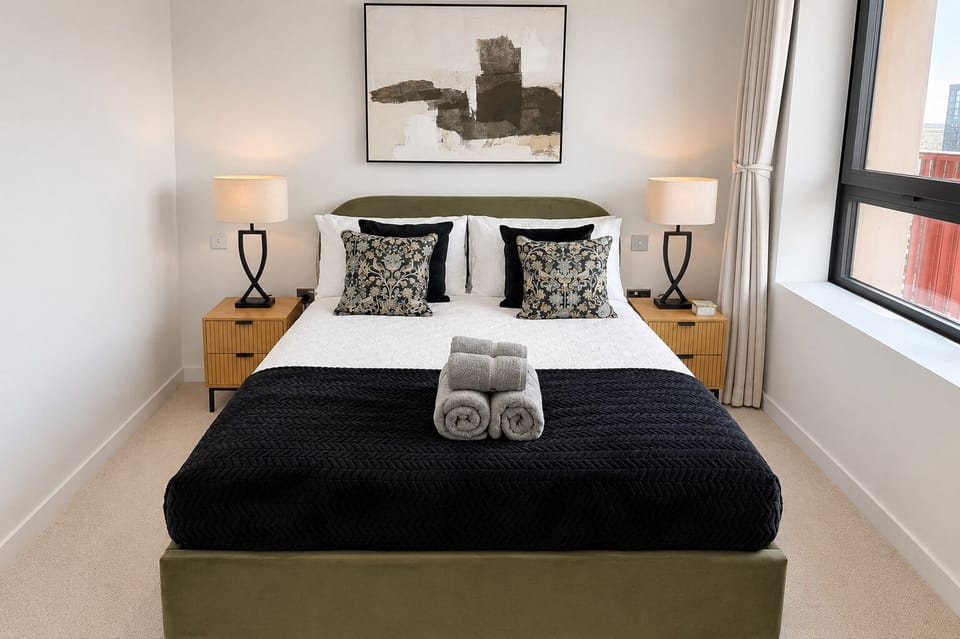 Bedroom 2 with a double bed - Greenwich flat with Balcony near The O2 