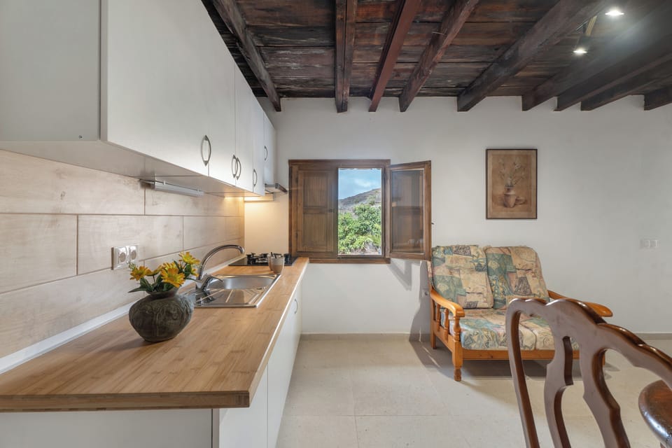 House, 1 Bedroom, Balcony, Garden View | Living room