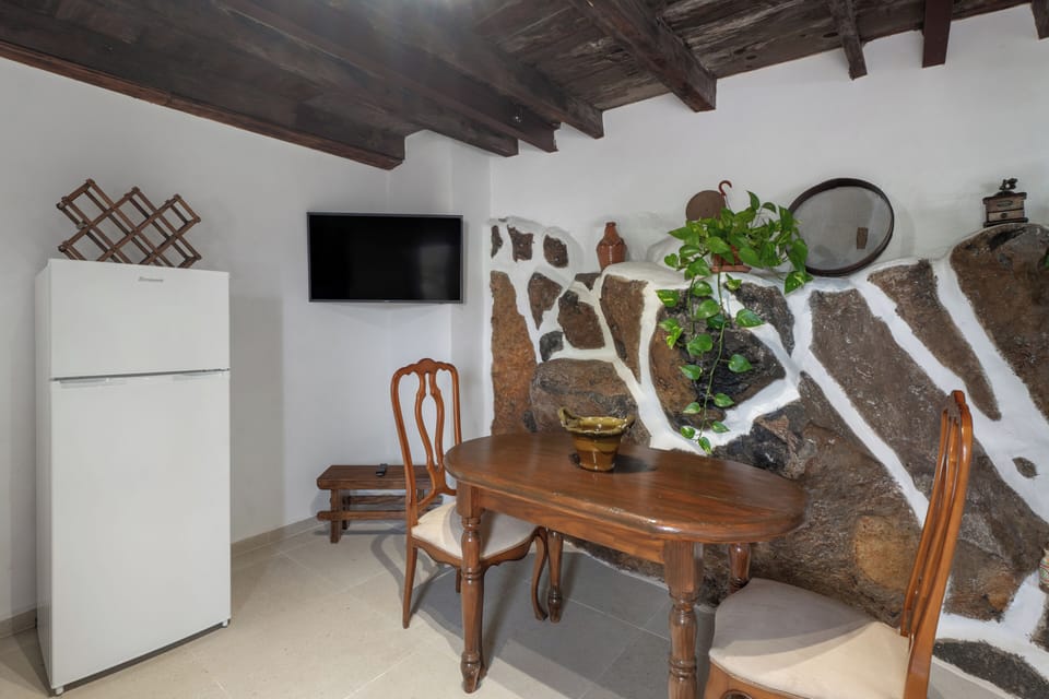House, 1 Bedroom, Balcony, Garden View | Living room