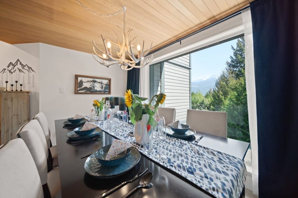 Dine with a view, surrounded by natural light, forest and mountain scenery.