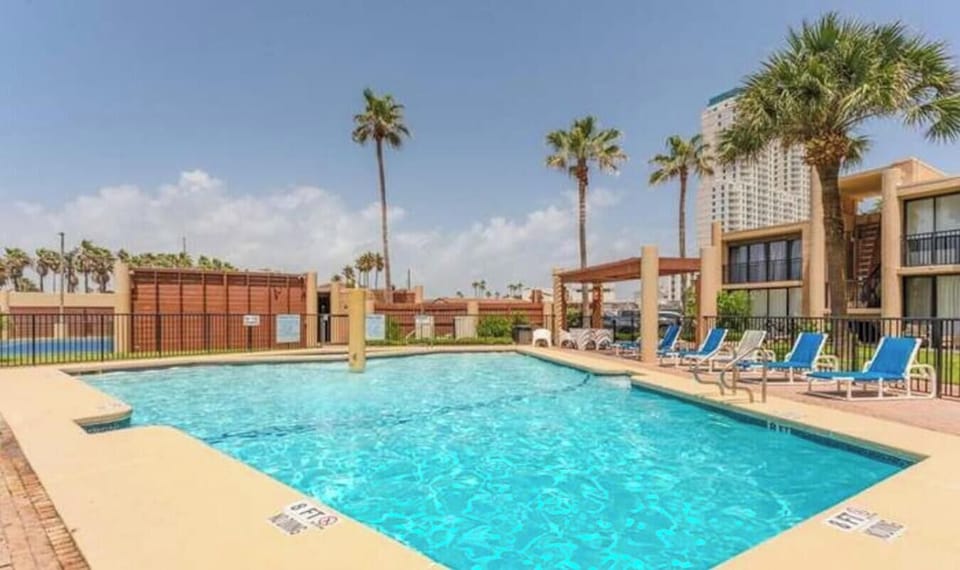 Spacious Pool