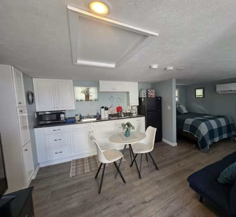 Kitchen & Bathroom