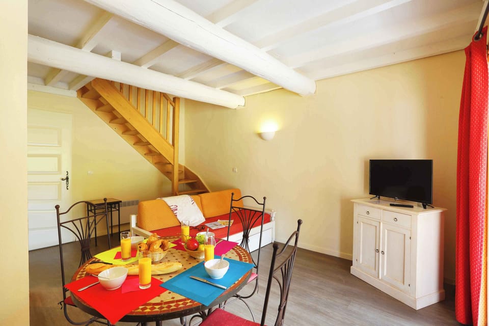 The living area provides a relaxed space to unwind after a day at the pools or exploring the gorges of the Herault.
