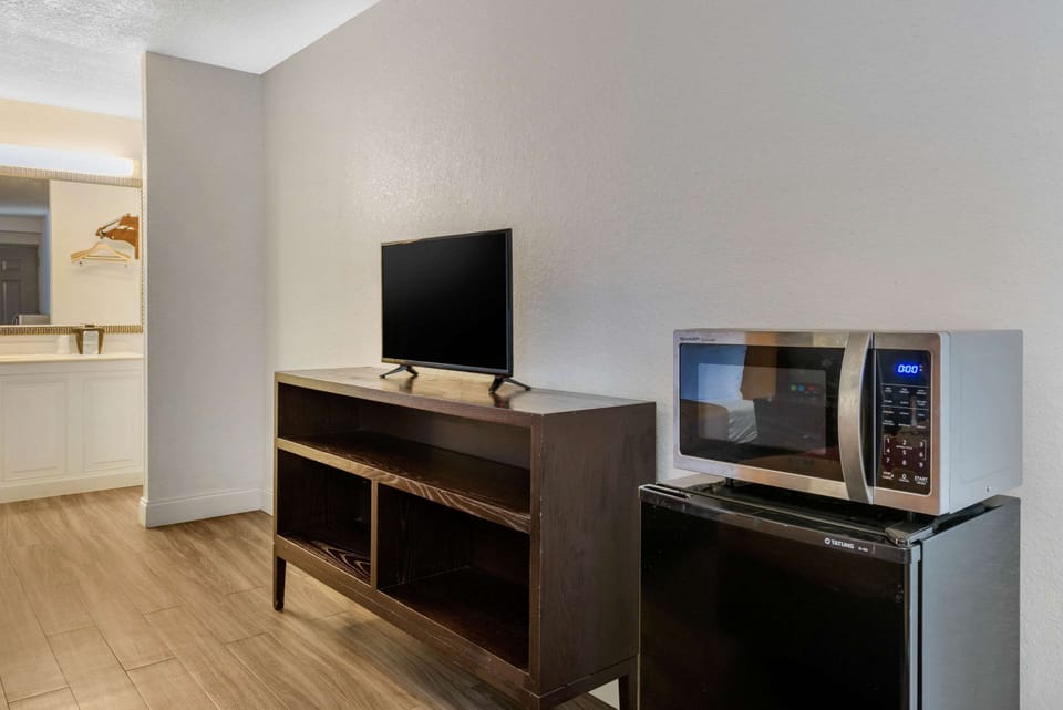 2 Double Beds, No Smoking | Free WiFi, bed sheets