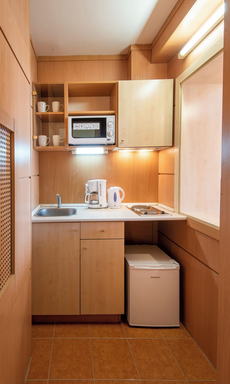 Junior Apartment, 1 Queen Bed with Sofa bed, Non Smoking, City View | Private kitchen | Fridge