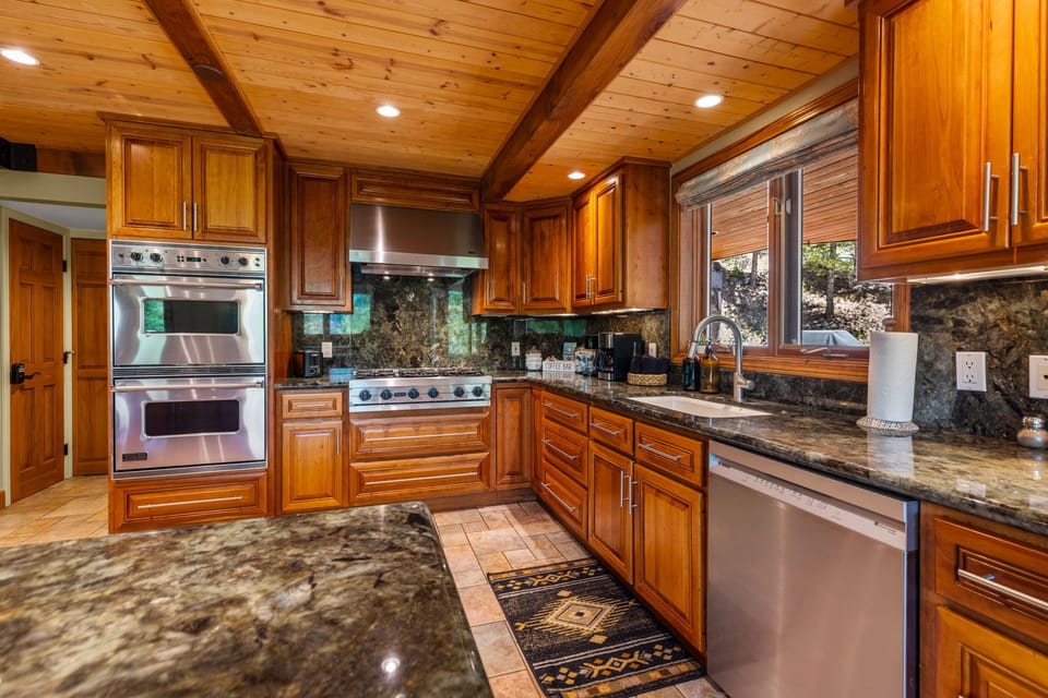 House, Multiple Beds, Mountain View (Alpenview Lodge) | Private kitchen