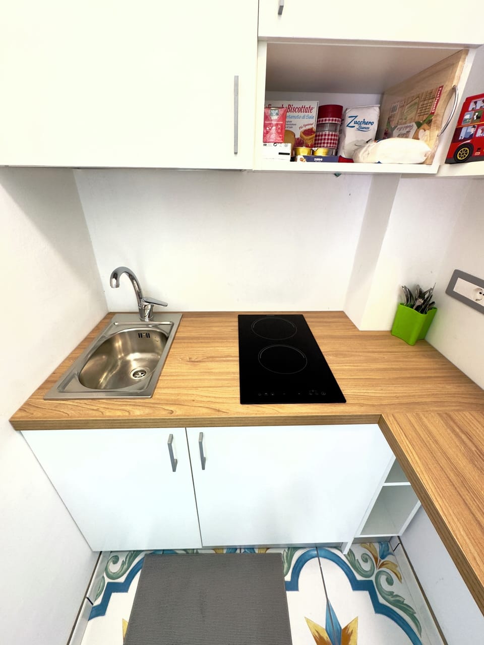 Comfort Apartment, Balcony, Bay View | Private kitchen | Espresso maker, coffee/tea maker, full-size fridge, microwave