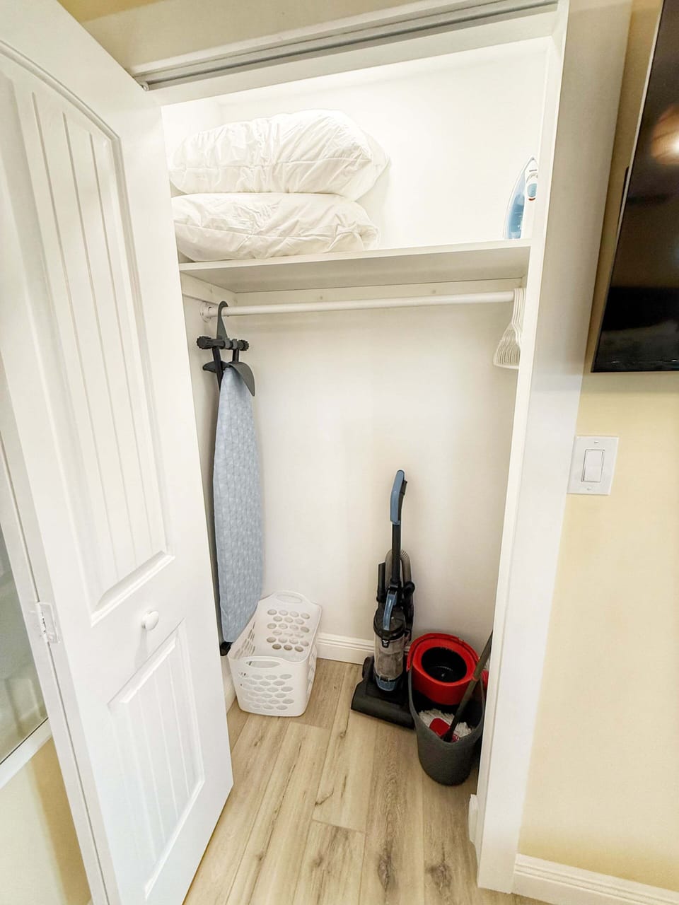 Master Suite King Bedroom Closet
