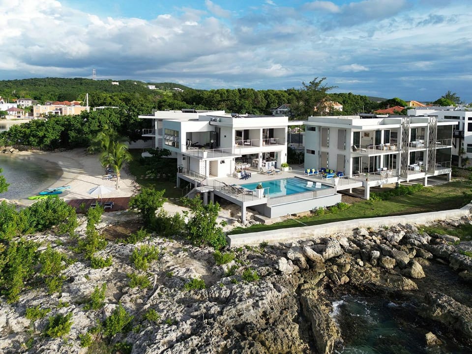 House | 10 bedrooms