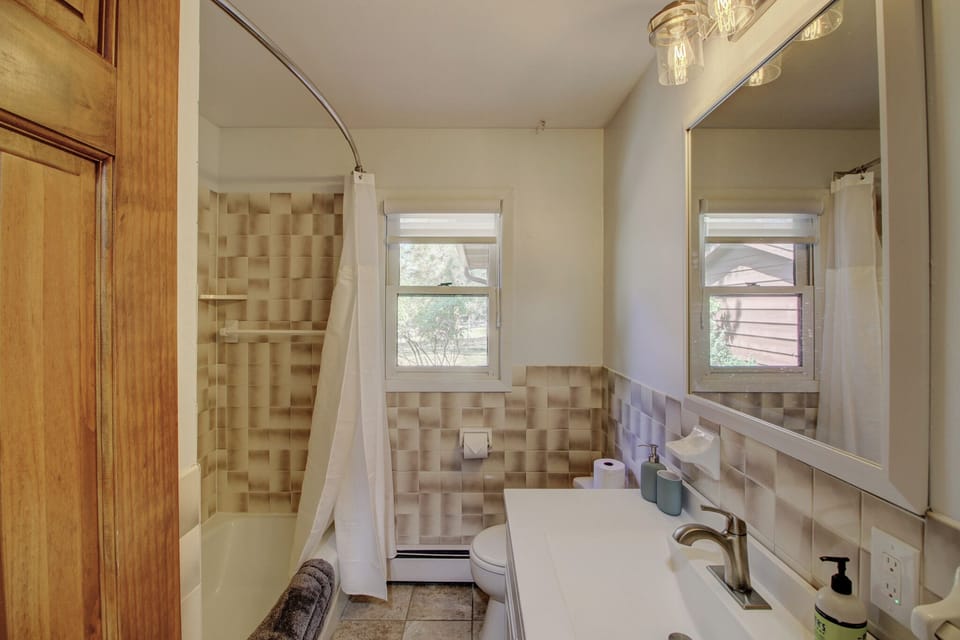 A full hall bath serves the upper-level bedrooms.