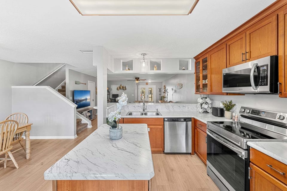 Sleek & modern kitchen with plenty of counter space