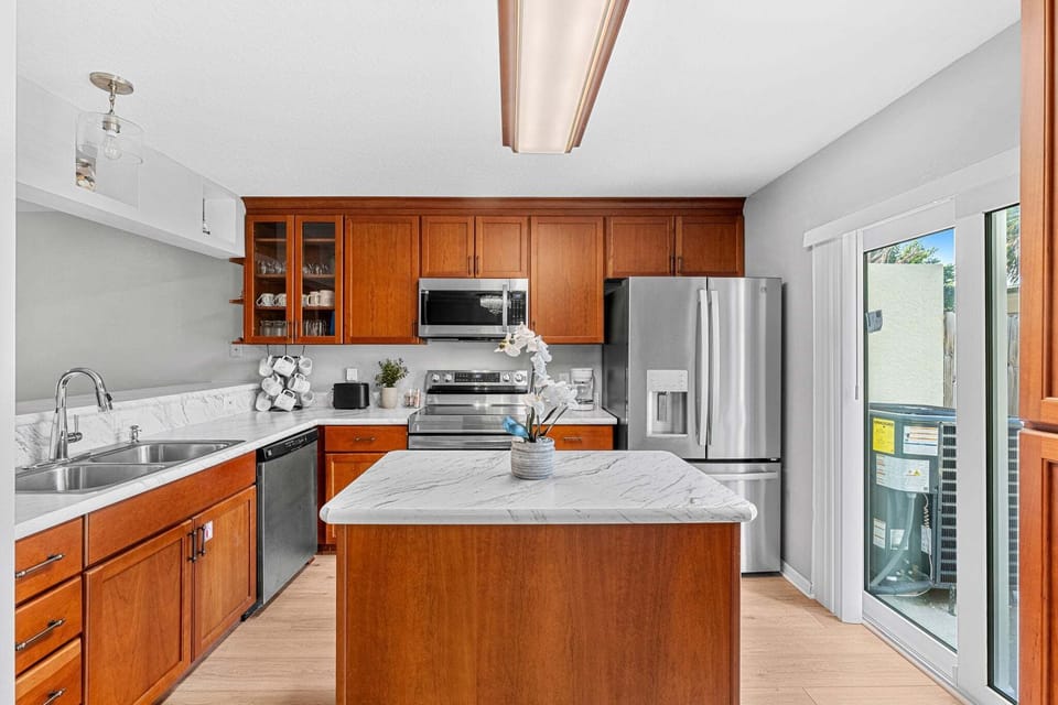 Fully equipped kitchen with everything you need to make your favorite homemade meals!