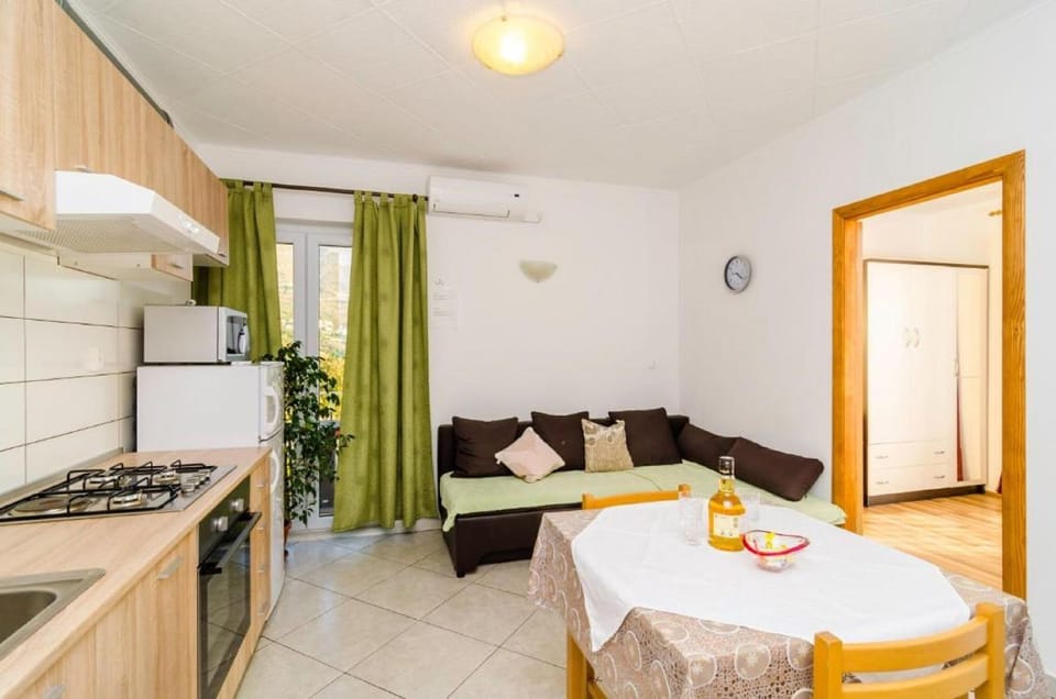 Apartment (Guest House Fontana - One Bedroom Apa) | Dining room